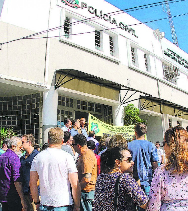 PROTESTO REGISTRA BAIXA ADESÃO - MATÉRIA PUBLICADA NO JORNAL CORREIO POPULAR DIA 14/05/2019