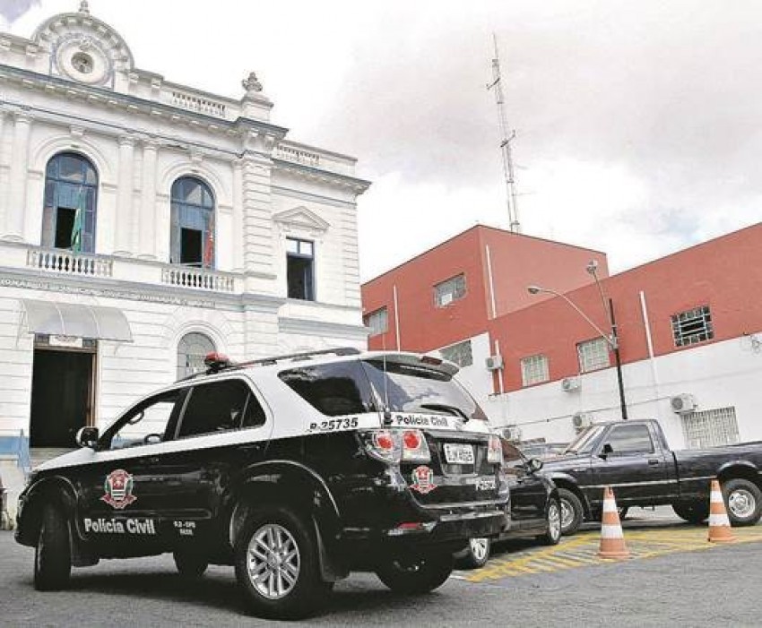 MATÉRIA PUBLICADA NO JORNAL CORREIO POPULAR NO DIA 16/12/2018 - BÔNUS PAGO ÀS POLÍCIAS DIVIDE OPINIÕES